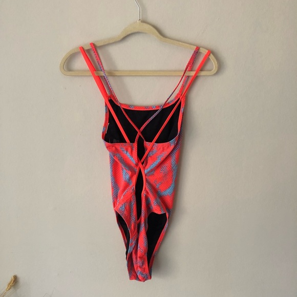 COPY - Nike HydraStrong Spiderback 1-Piece Swimsuit Size 10 - Picture 10 of 10